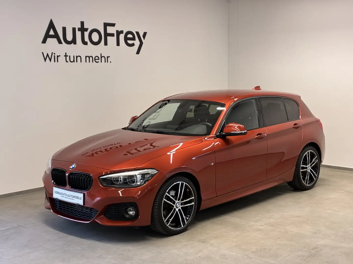 BMW 116 i Orange - 1