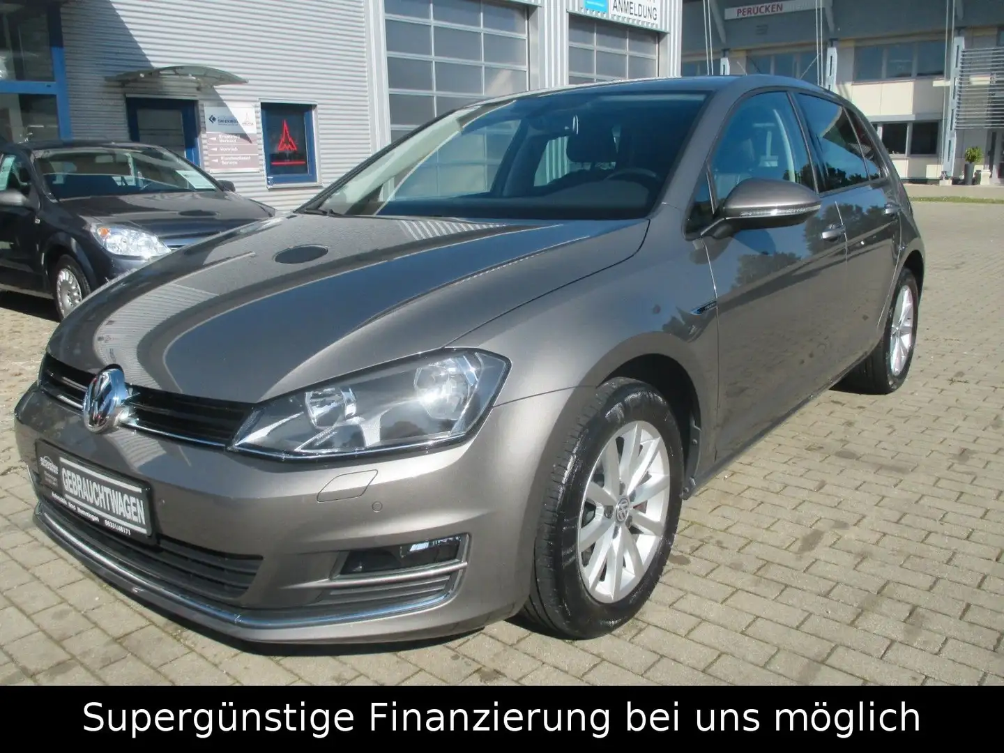 Volkswagen Golf VII Lim. Lounge BMT,KLIMA.1-HAND;AHK Grau - 1