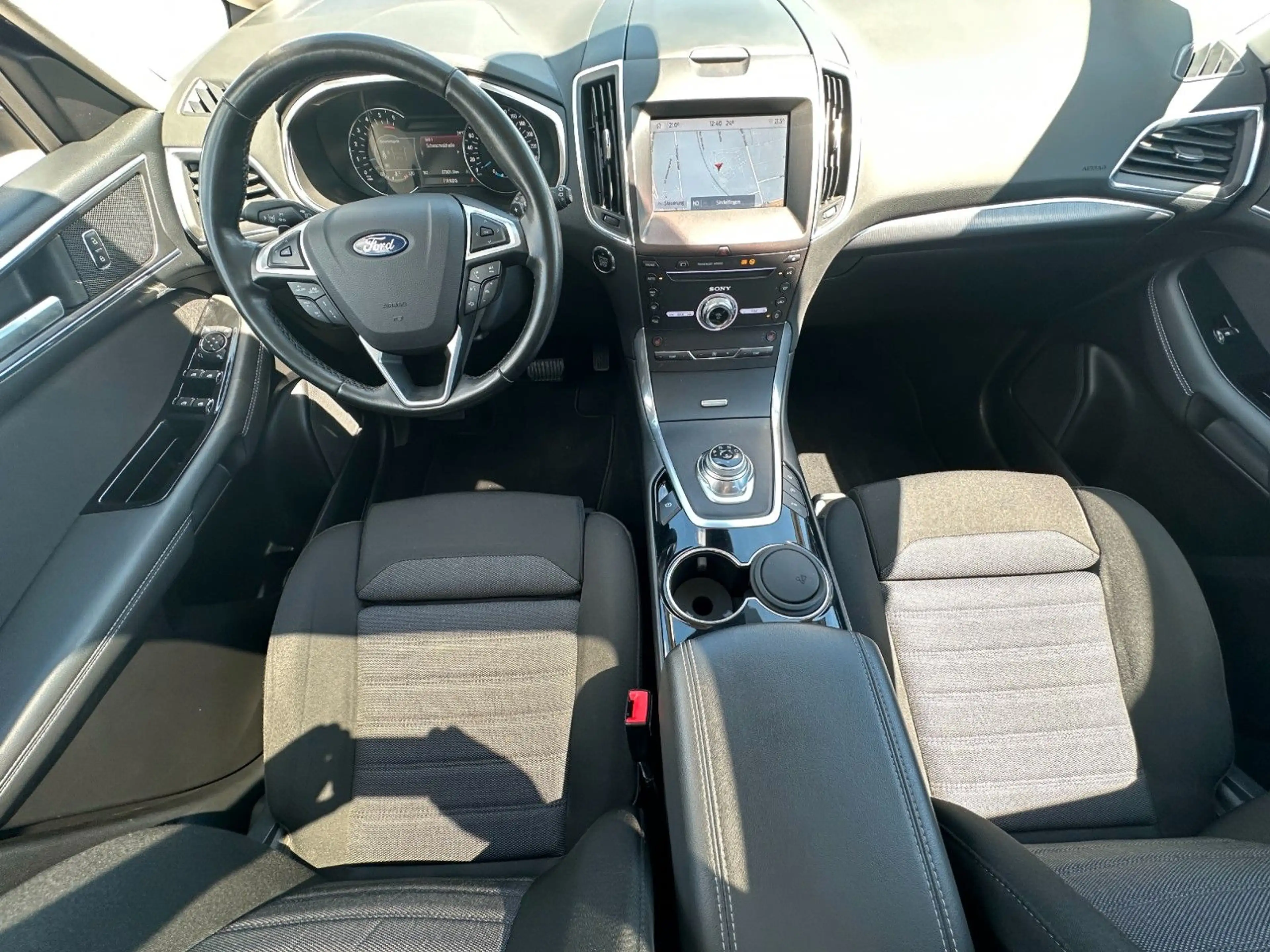 Ford Galaxy Titanium*7-SITZ*AHK*PANO*NAVI*LED*KAMERA* — photo 10