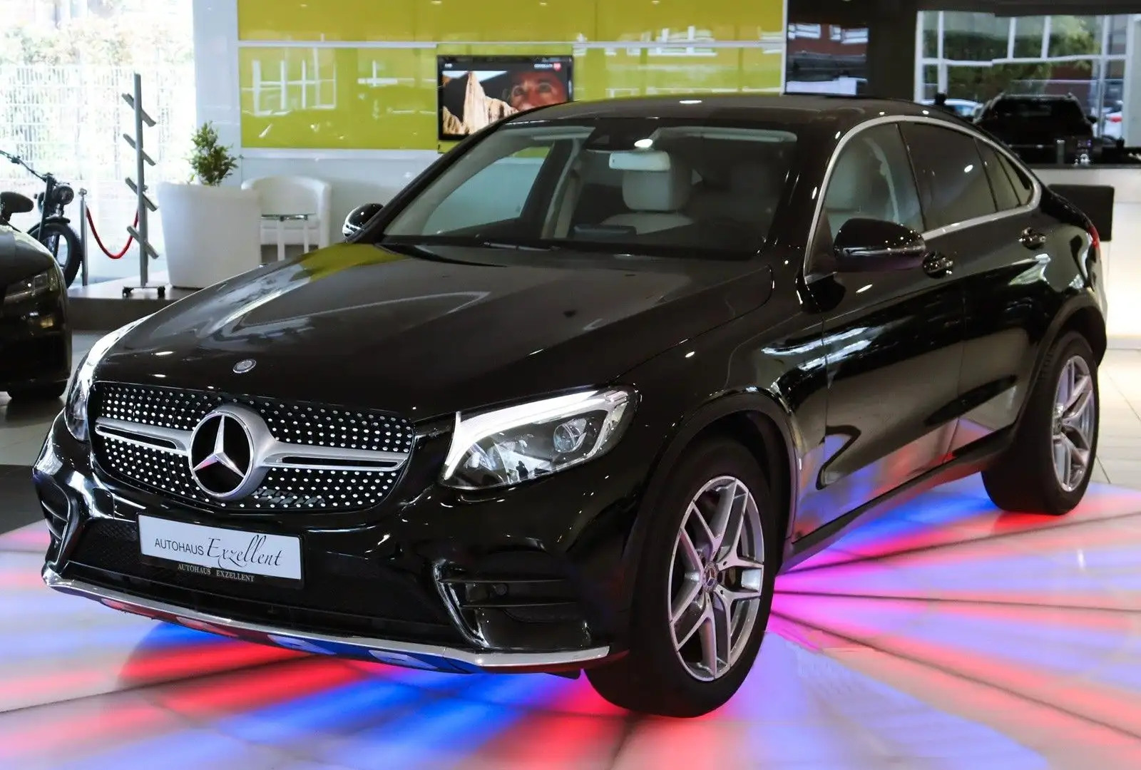Mercedes-Benz GLC 250 Coupe 4Matic AMG-Line*LEDER*NAVI*ALU*LED Schwarz - 1