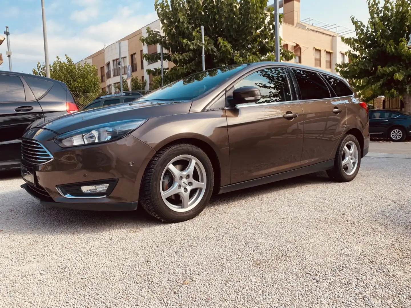 Ford Focus 1.5TDCi Titanium PS 120 Marrón - 2