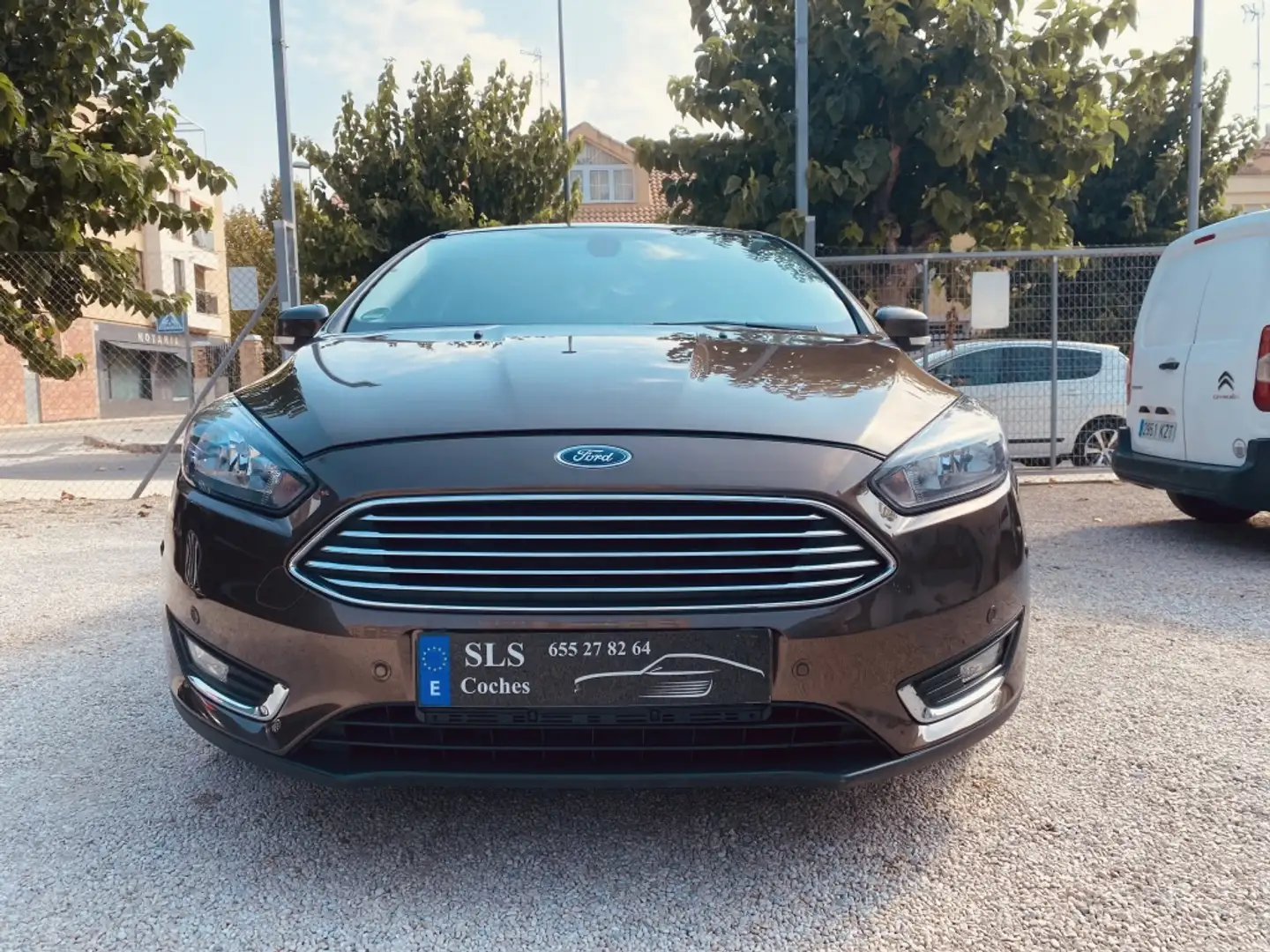 Ford Focus 1.5TDCi Titanium PS 120 Marrón - 1