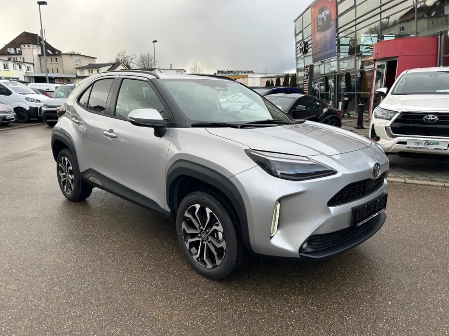Toyota Yaris Cross 1,5l Teamplayer 4x2 Hybrid Safety + Winter Argento - 2