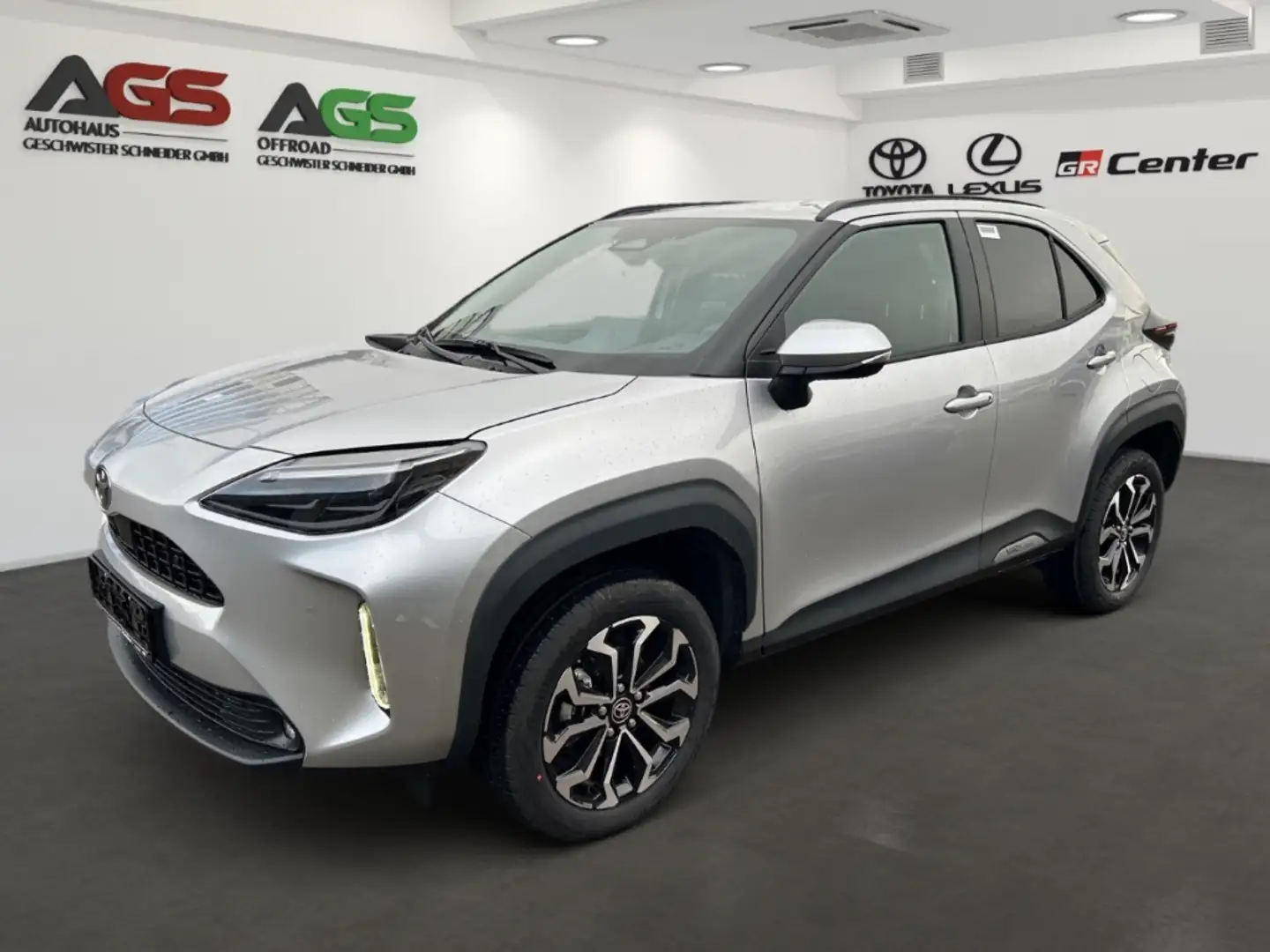 Toyota Yaris Cross 1,5l Teamplayer 4x2 Hybrid Safety + Winter Argento - 1