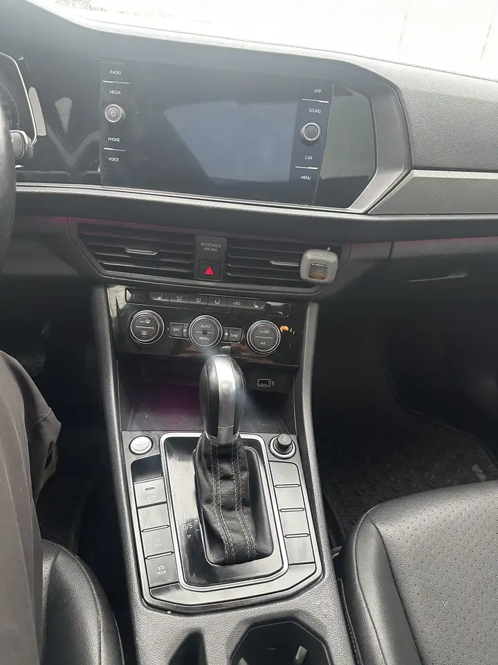 Volkswagen Jetta снимка Volkswagen Jetta