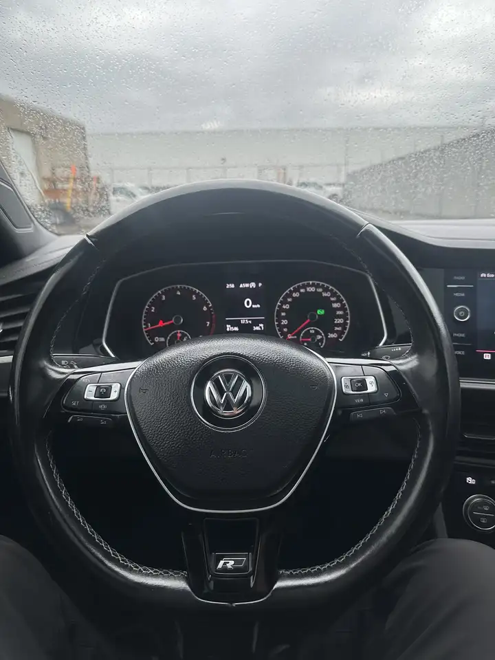 Volkswagen Jetta снимка Volkswagen Jetta