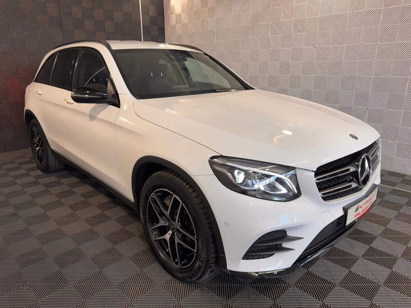 Mercedes-Benz GLC 250 *AMG*4M-TEMPO-R.KAM-NIGHT-LED-KLIMA-19" Weiß - 1