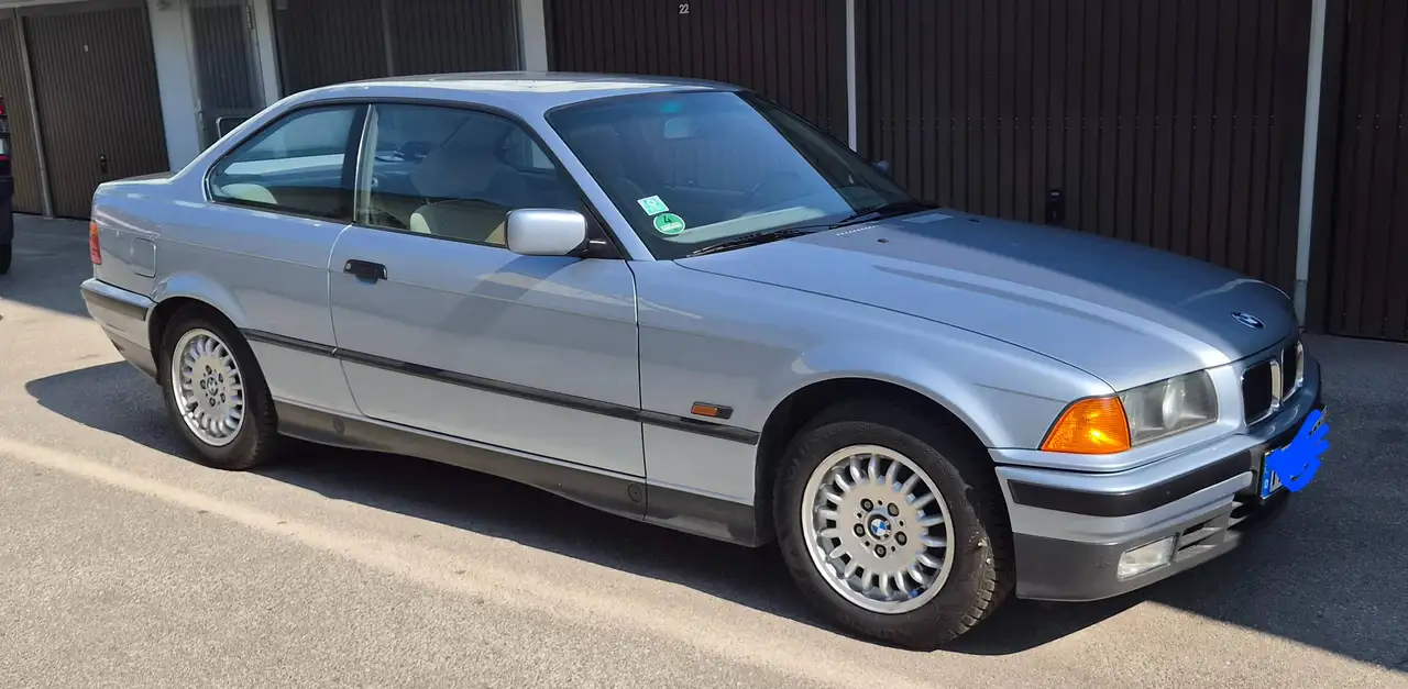 BMW 320i, foto 1