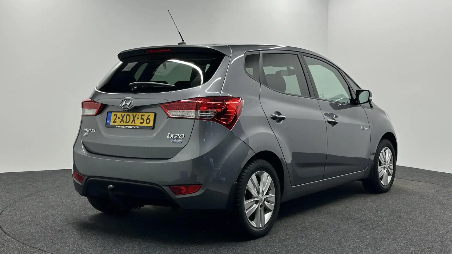 Hyundai iX20 1.4i i-Vision CAMERA CRUISE LM NAVI 70000 KM. Gris - 2