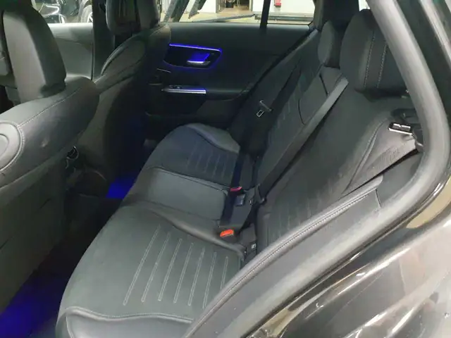 Mercedes-Benz C-Class view 13