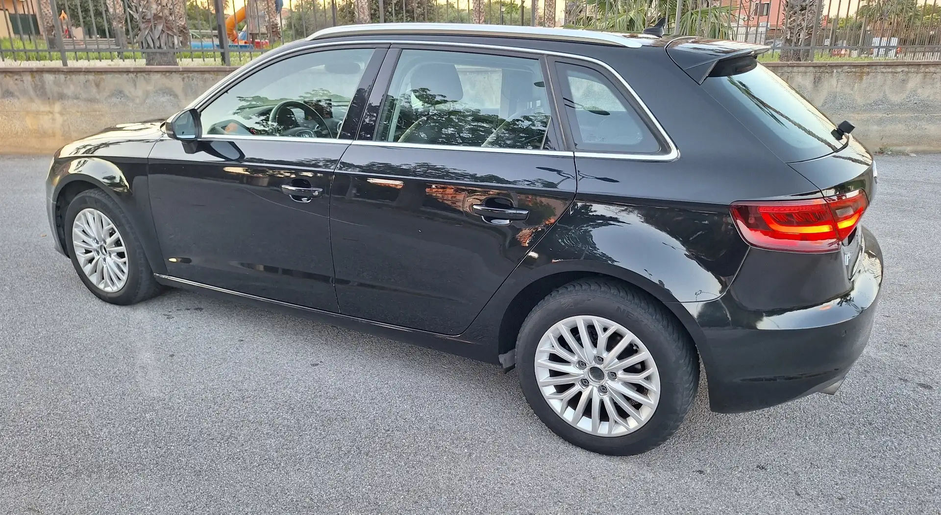 Audi A3 Sportback 1.6 tdi Attraction - 2