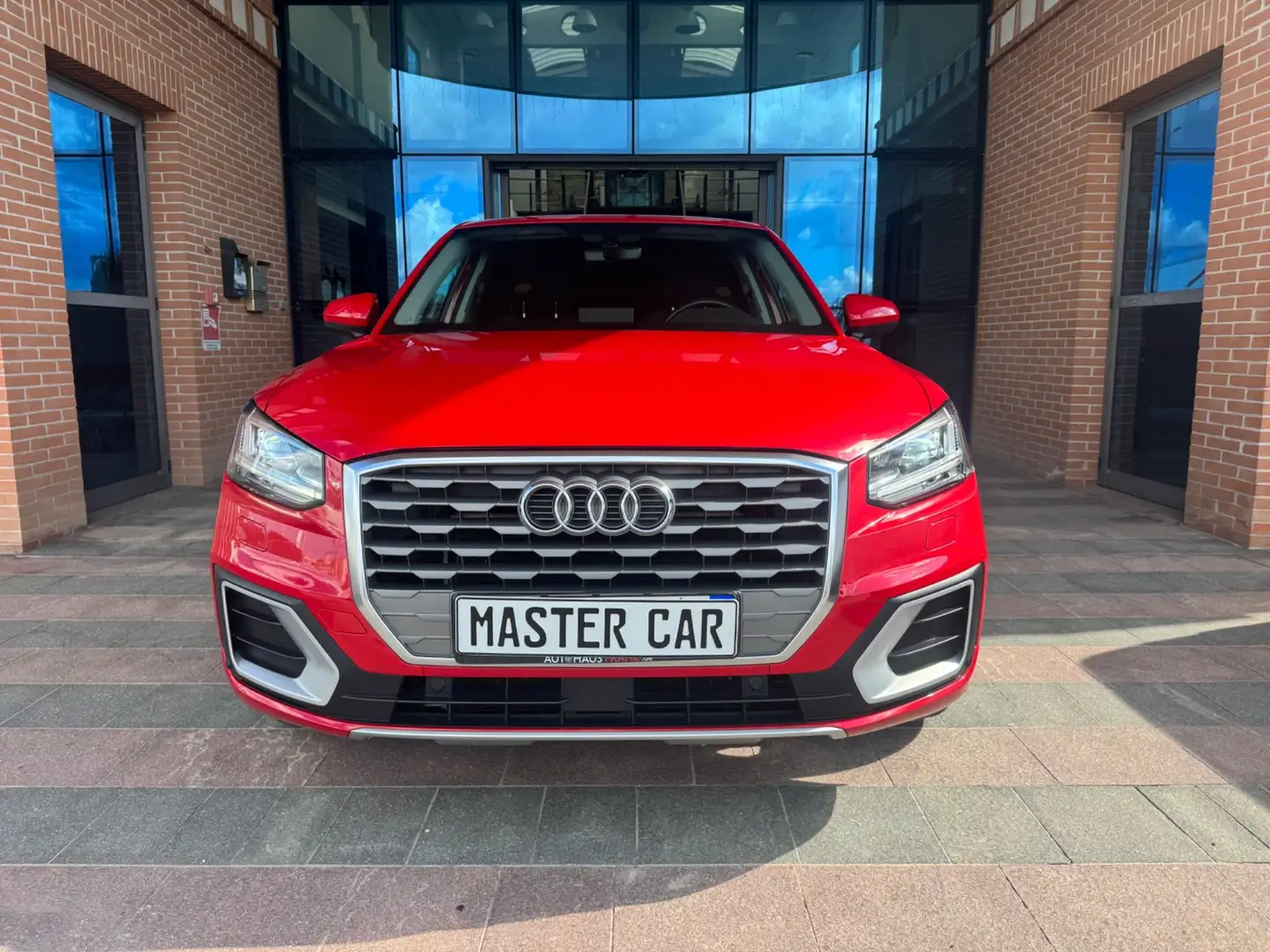 Audi Q2 Q2 1.4 TFSI COD S tronic Sport Rojo - 2