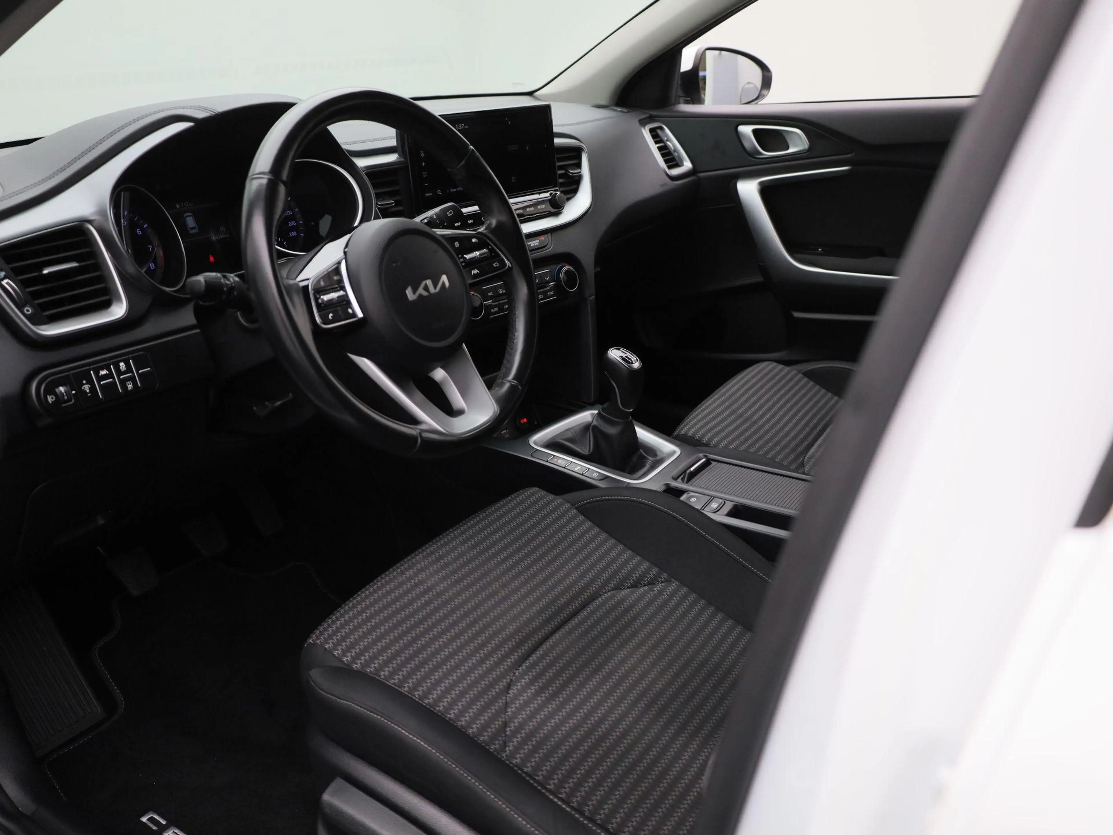 Kia Ceed SW / cee'd SW Sportswagon 1.0 T-GDi DynamicLine — photo 15