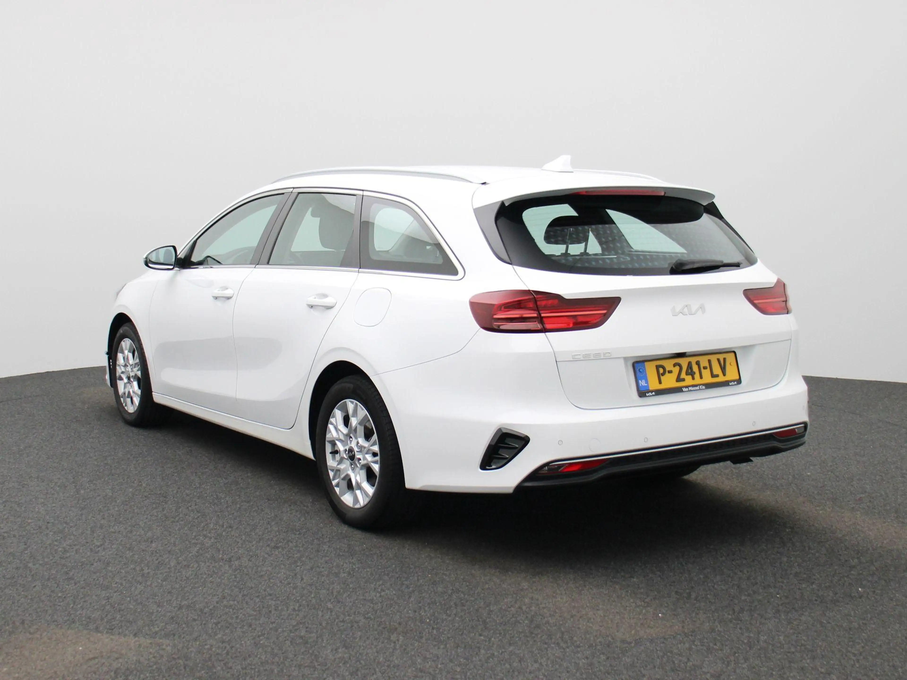 Kia Ceed SW / cee'd SW Sportswagon 1.0 T-GDi DynamicLine — photo 2