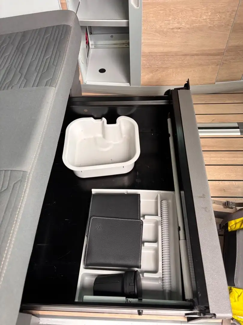 Volkswagen T6.1 California 2.0 TDI Coast/Ocean 2.0 TDI // Prima mano Bianco - 2