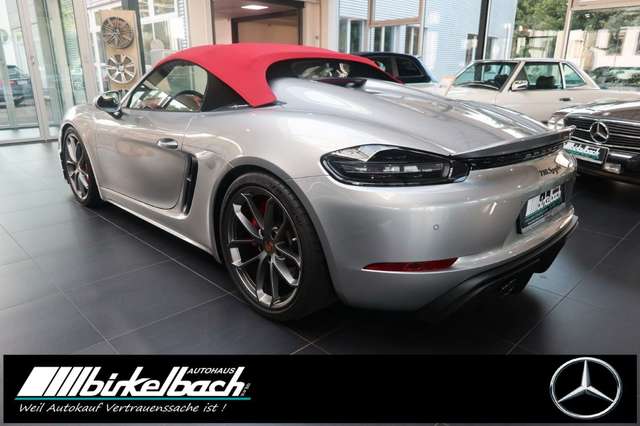 Porsche 718 Boxster Spyder GT silber Bose 3500KM 1.Hd
