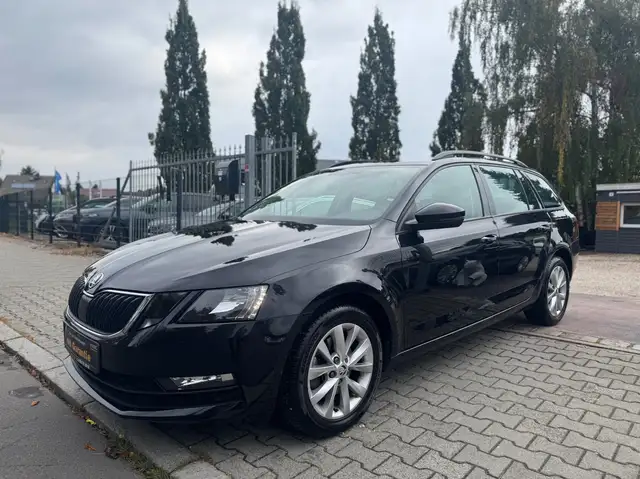 Skoda Octavia Tour,38.000 KM,TEMPOMAT,LED,CARPLAY,SHZ,SKODA SCHECKHEFT !!