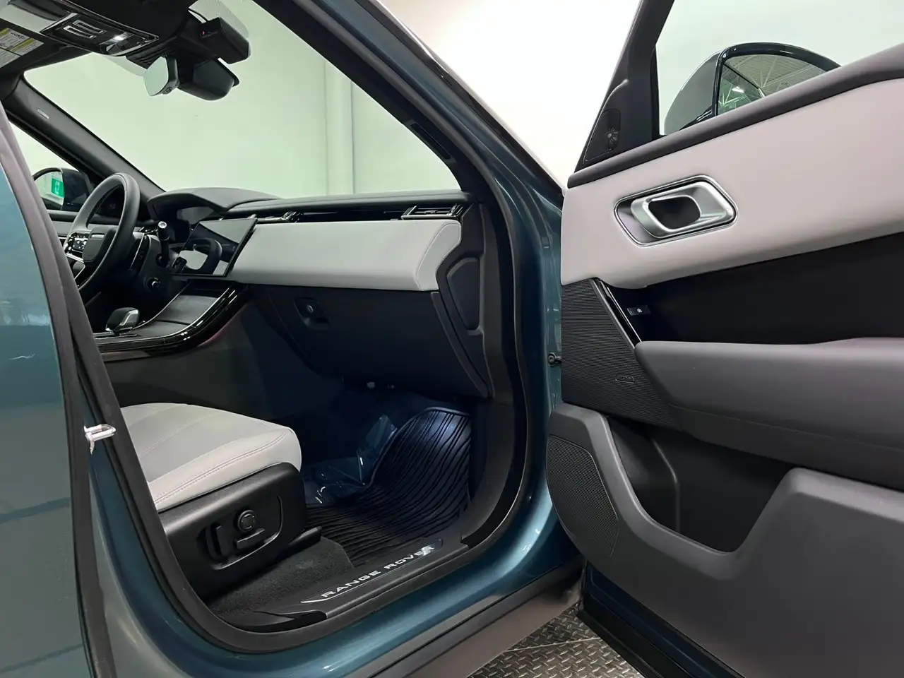 Land Rover Range Rover Velar снимка Land Rover Range Rover Velar