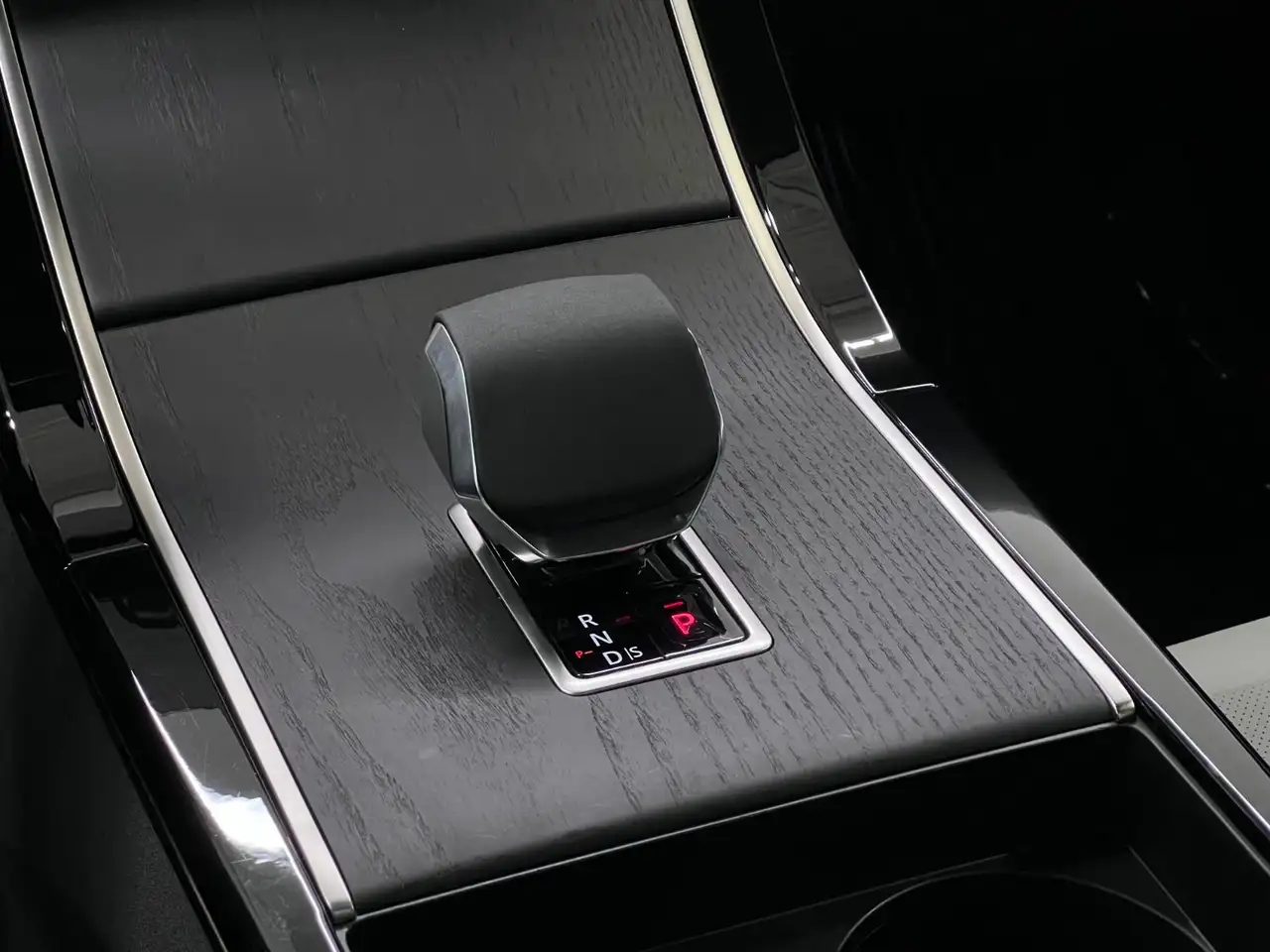 Land Rover Range Rover Velar снимка Land Rover Range Rover Velar