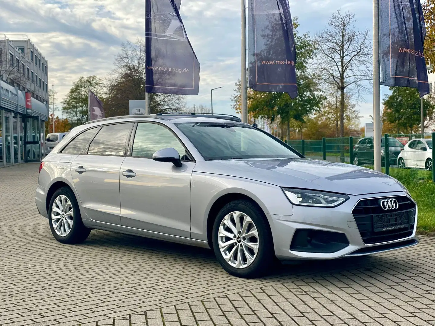 Audi A4 Avant 35 TDI LED Navi Alu Plateado - 2