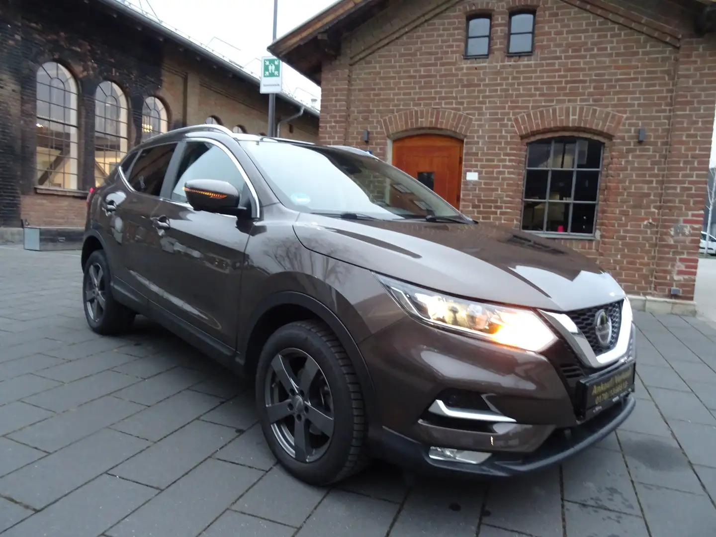 Nissan Qashqai Visia-Top Ausstattung-Scheckheft gepflegt! Braun - 2