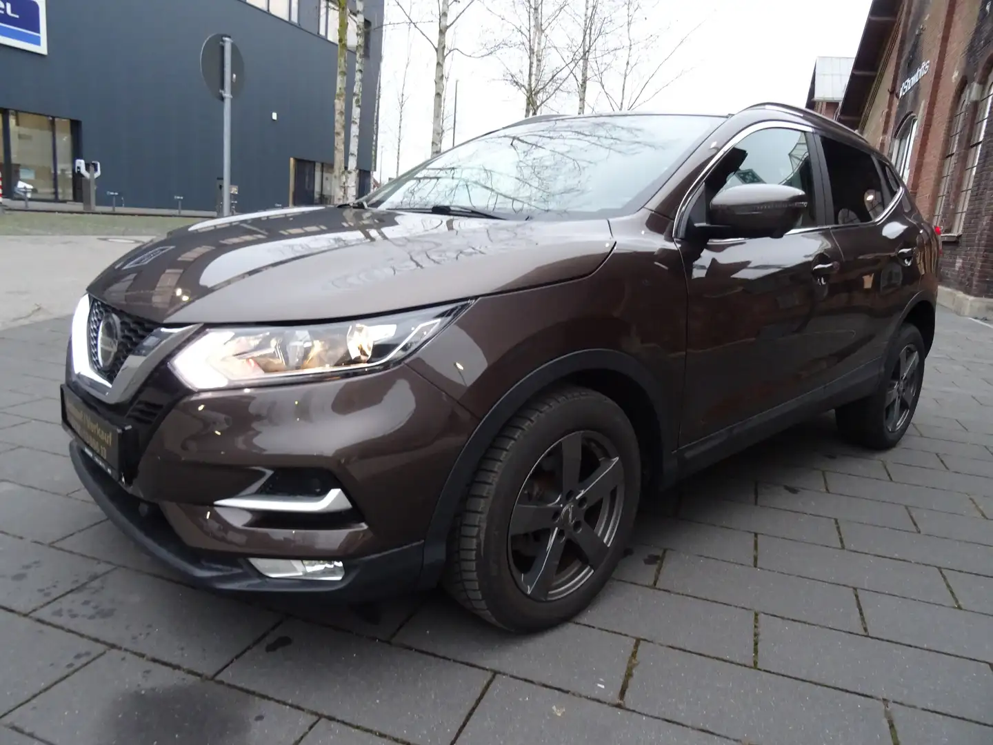Nissan Qashqai Visia-Top Ausstattung-Scheckheft gepflegt! Braun - 1