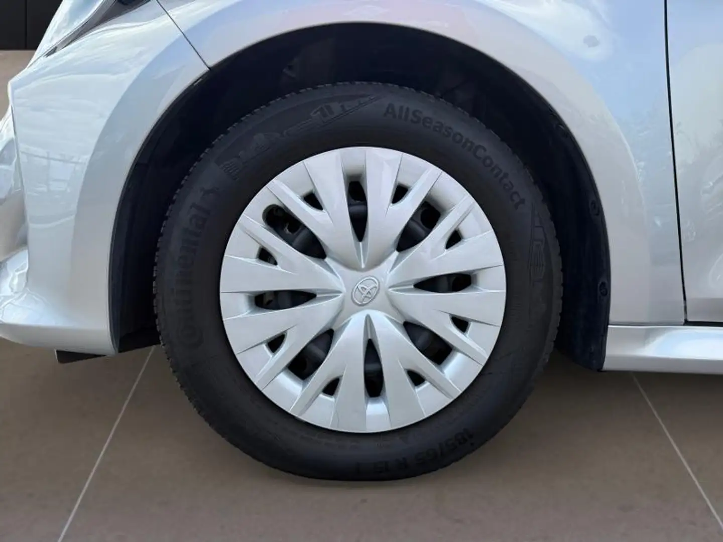 Toyota Yaris Dynamic Grijs - 2