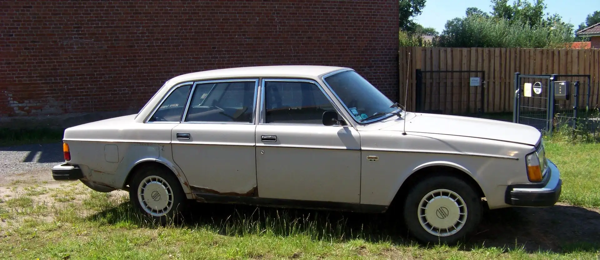Volvo 244 Volvo GL244 1.9 Bastlerfahrzeug Oldtimer von 1979 Béžová - 2