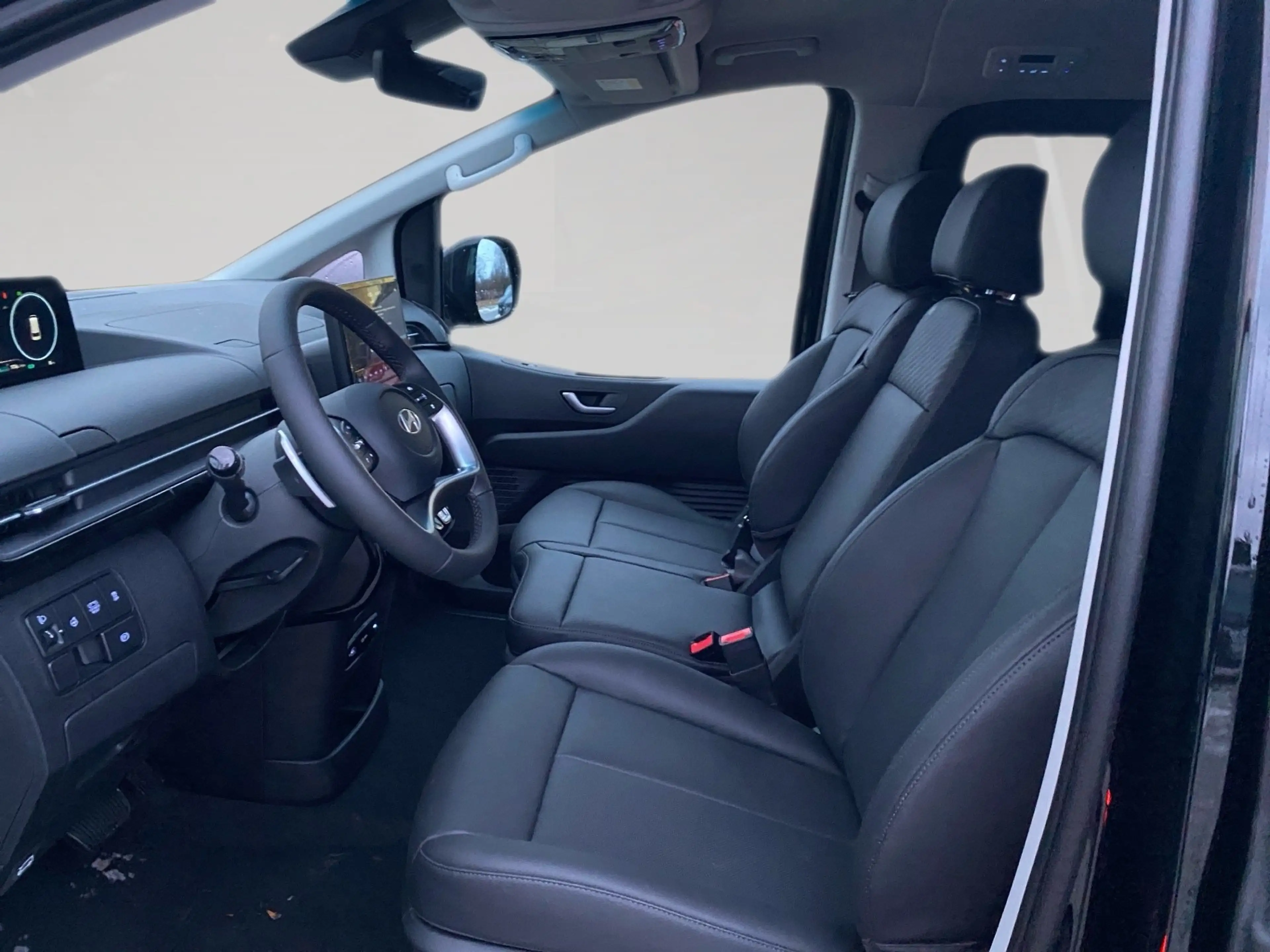 Hyundai STARIA HEV 9-Sitzer  1.6L Prime Park-Paket — photo 7