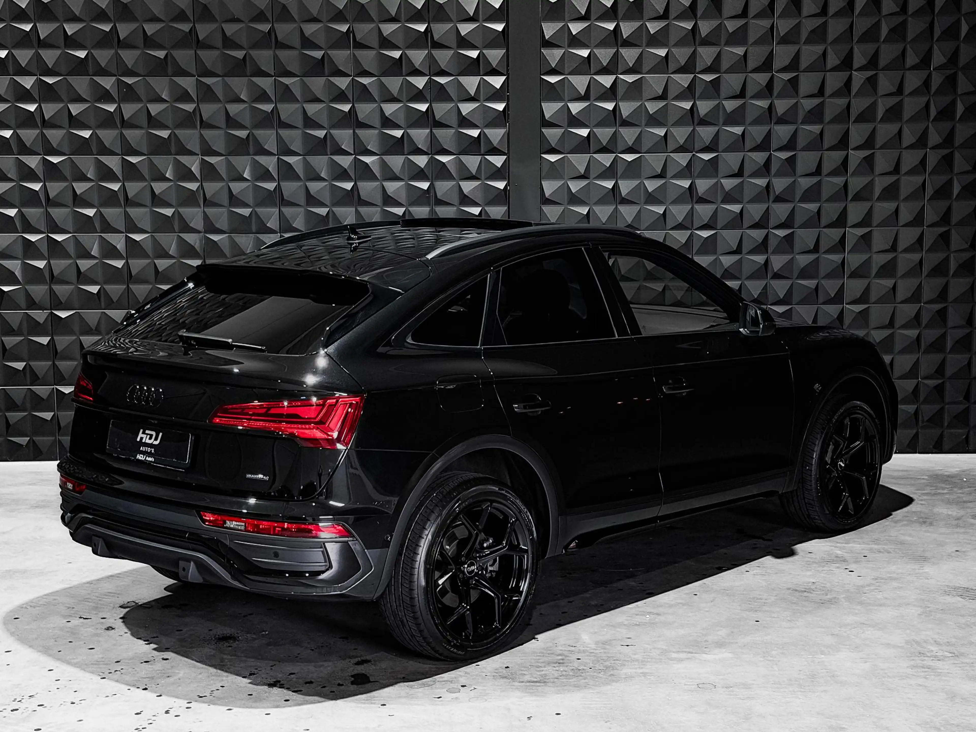 Audi Q5 45 TFSI | All Black | Pano | 20" | Trekh.  Memo | — photo 44
