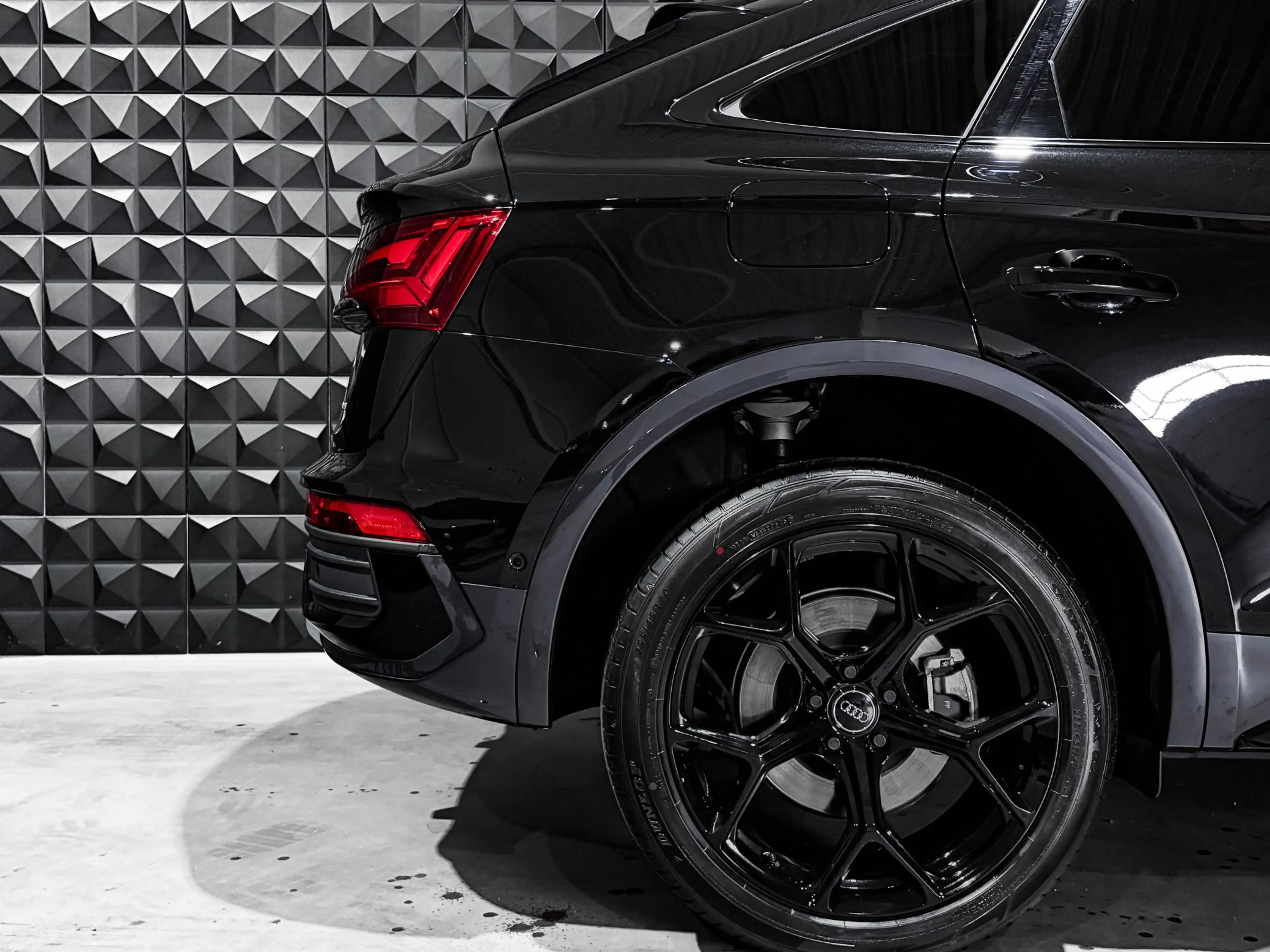 Audi Q5 45 TFSI | All Black | Pano | 20" | Trekh.  Memo | — photo 27