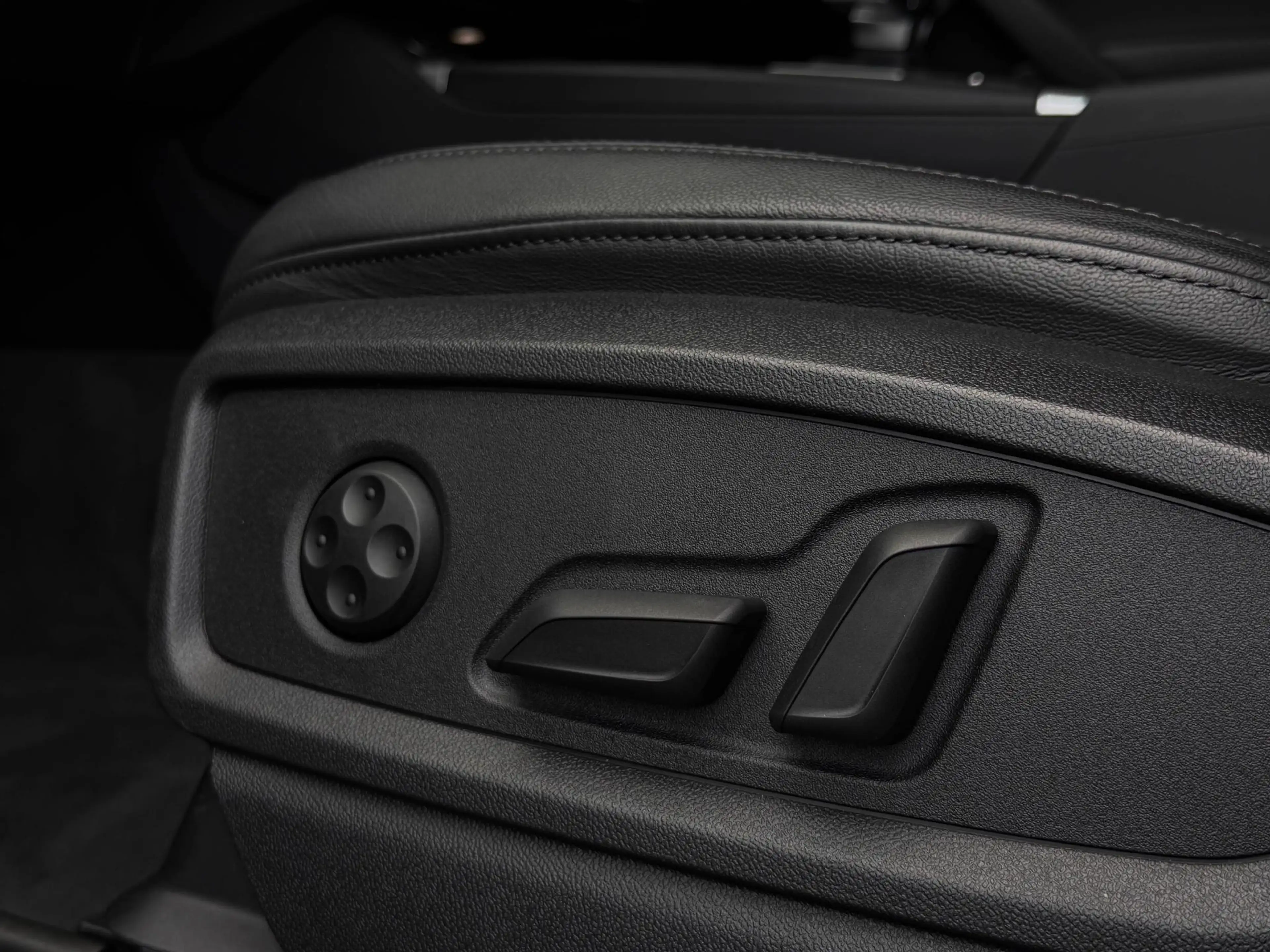 Audi Q5 45 TFSI | All Black | Pano | 20" | Trekh.  Memo | — photo 10