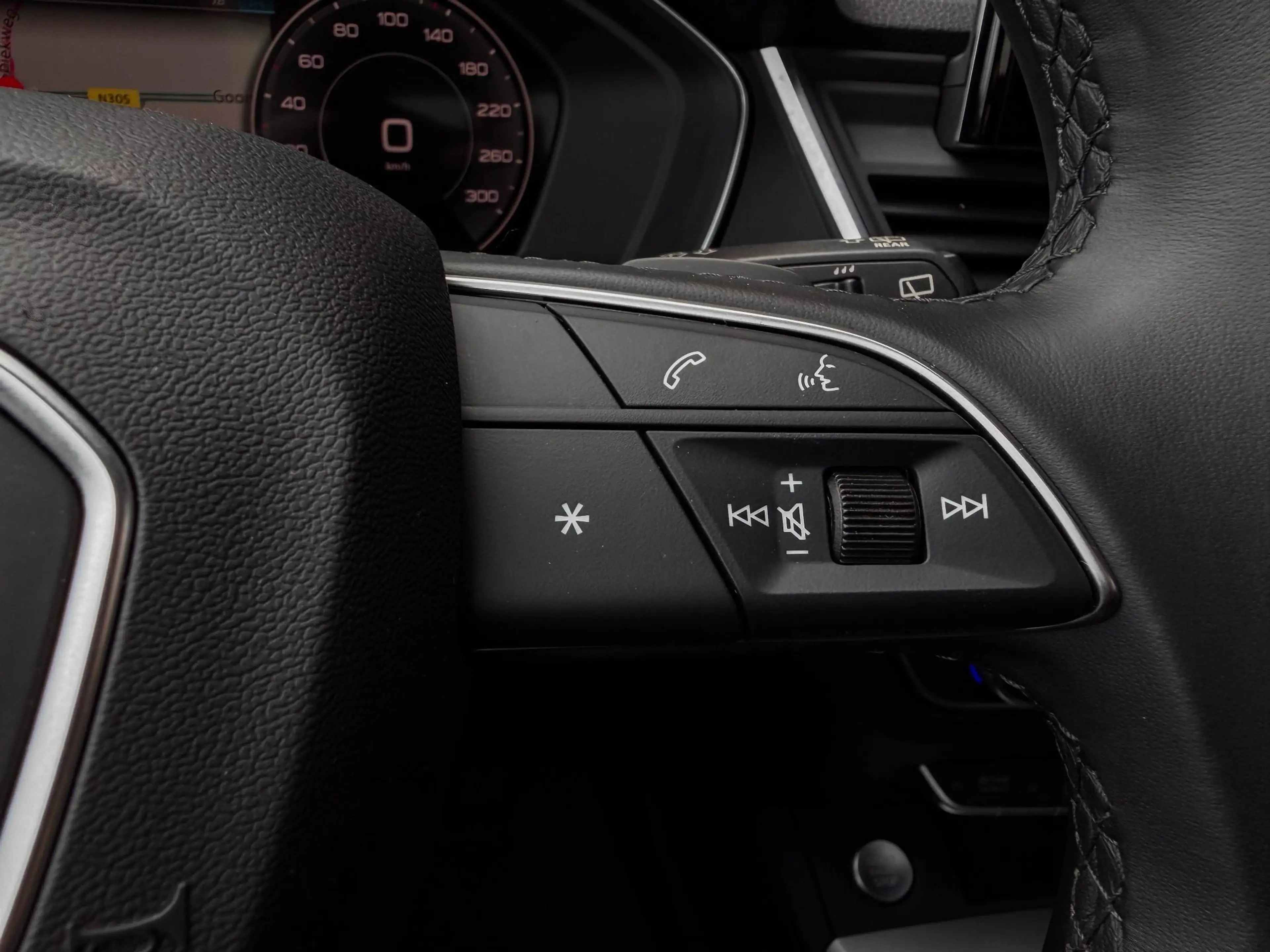 Audi Q5 45 TFSI | All Black | Pano | 20" | Trekh.  Memo | — photo 31