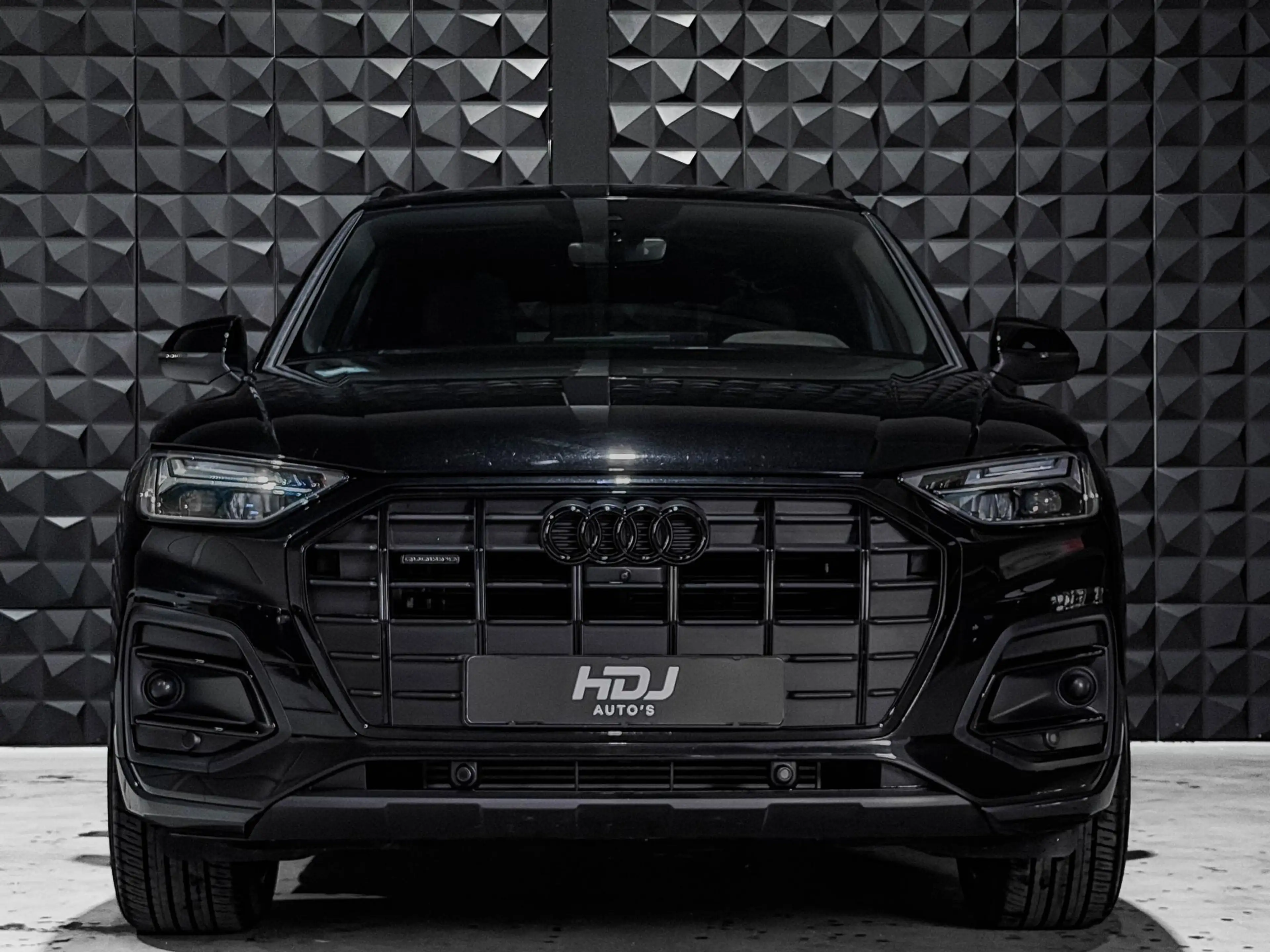 Audi Q5 45 TFSI | All Black | Pano | 20" | Trekh.  Memo | — photo 3