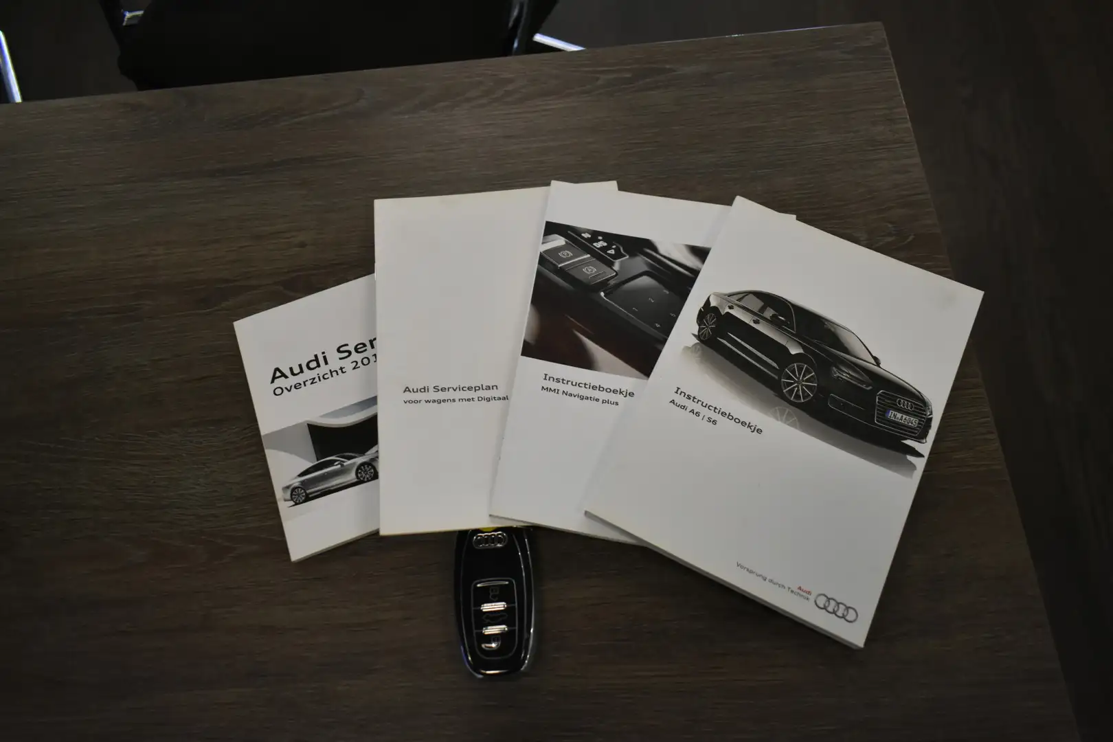 Audi A6 Limousine 1.8 TFSI ultra Premium S Line Pano Vol L Geel - 2