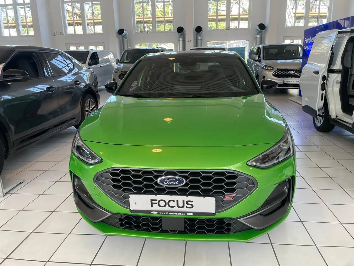 Ford Focus 2,3 EcoBoost ST X 280 PS+ALLE Pakete+B&O Sound Sys Grün - 2