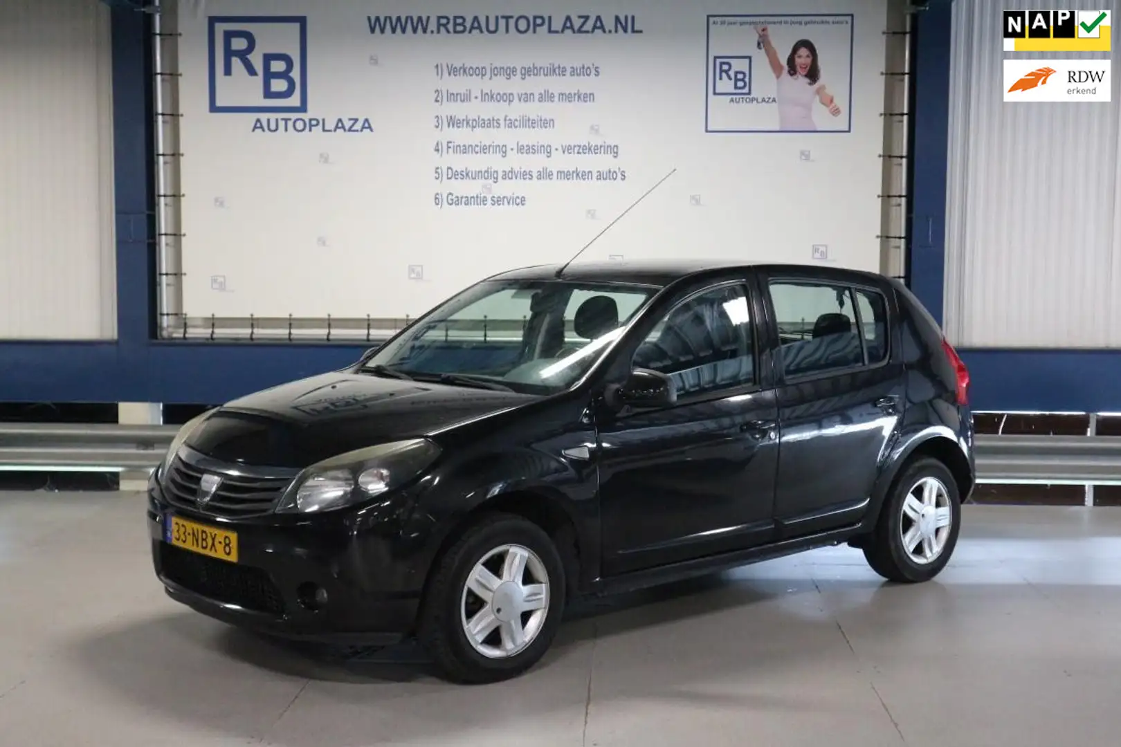 Dacia Sandero 1.2 Blackline Zwart - 1
