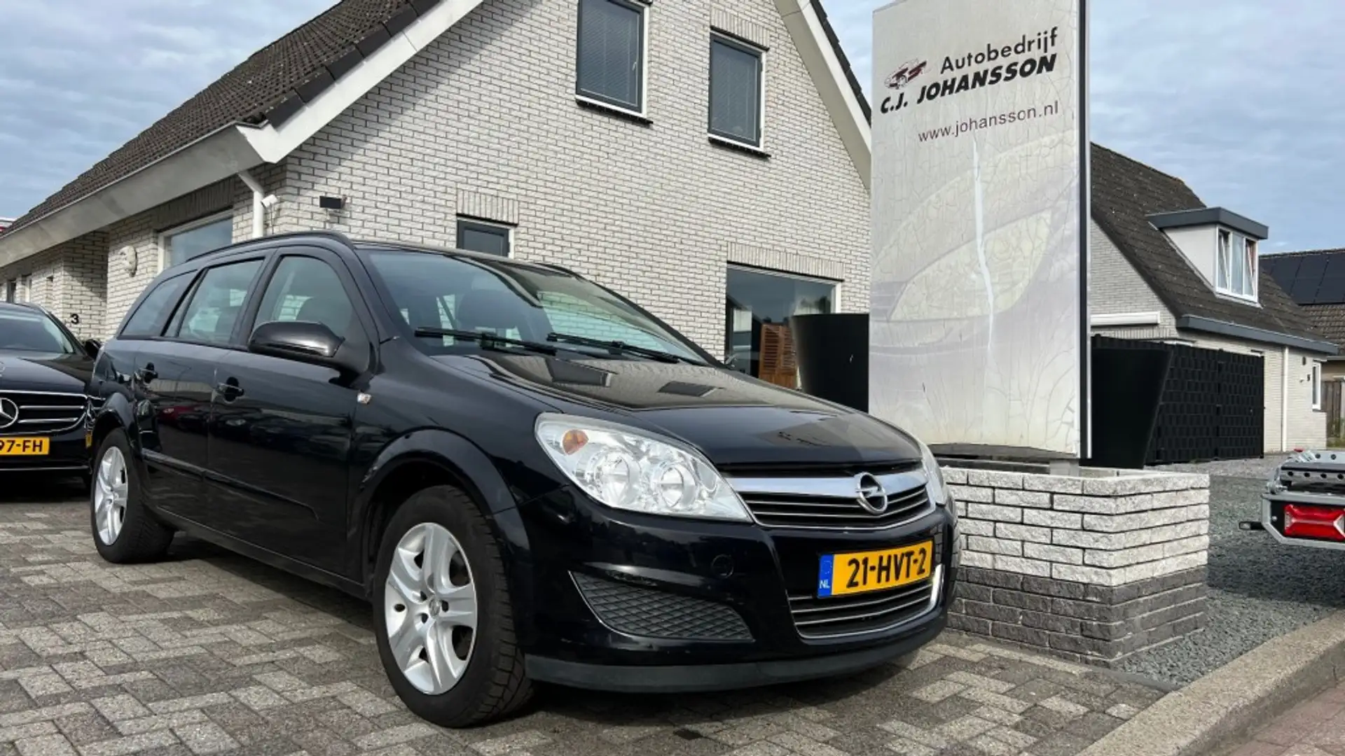 Opel Astra 1.6 Business Zwart - 1