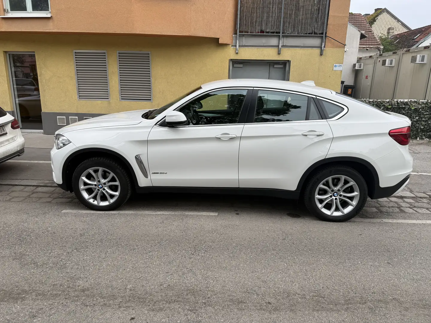 BMW X6 xDrive30d Sport Activity Coupé Österreich-Paket Aut. Weiß - 2