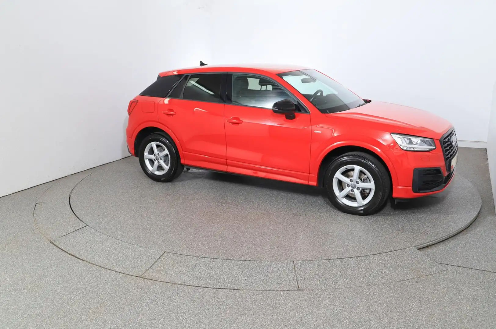 Audi Q2 30 TDI intense Rot - 2