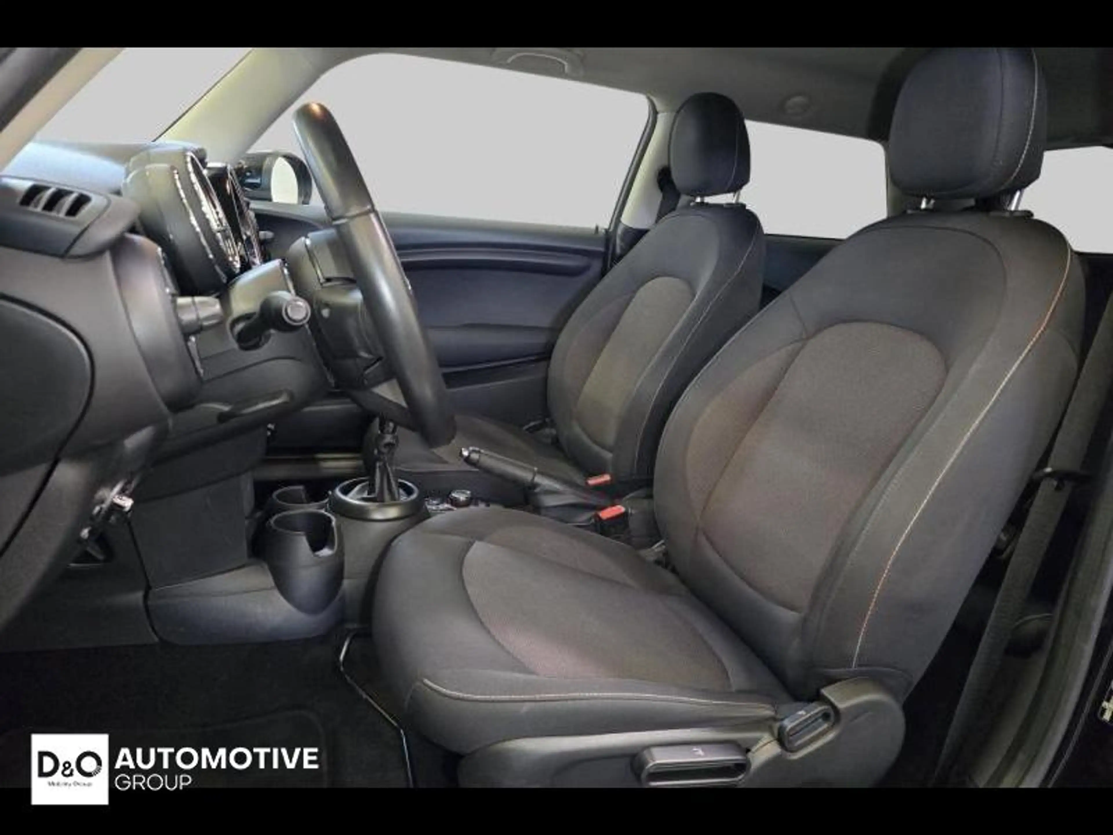 MINI One hatchback — photo 9