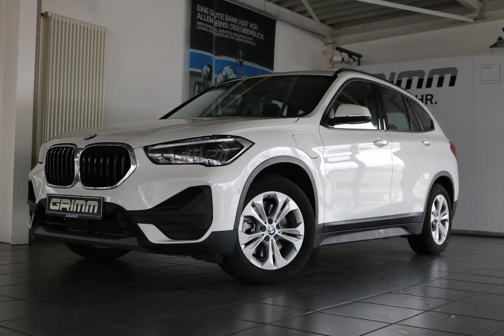 BMW X1 xDrive25e Advantage DAB LED Navi Tempomat Blanc - 1