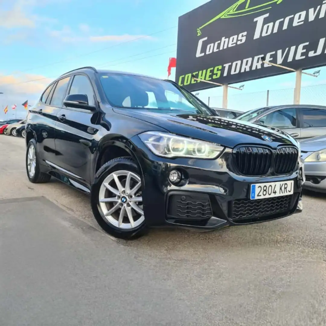 BMW X1 sDrive 18dA Schwarz - 1