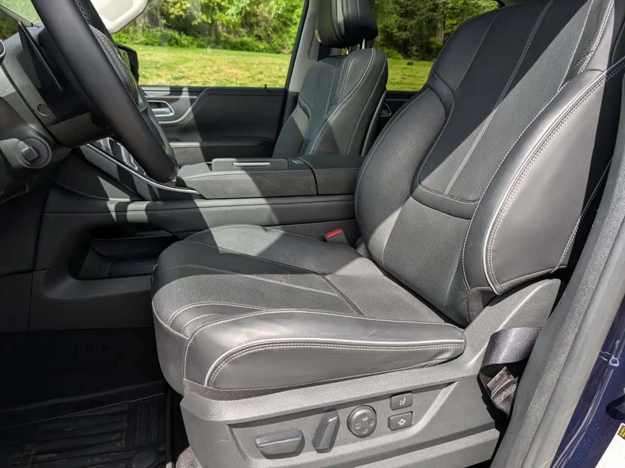 Infiniti QX80 снимка Infiniti QX80