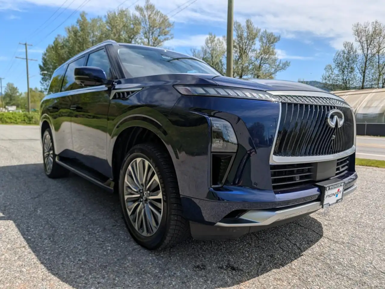 Infiniti QX80 снимка Infiniti QX80