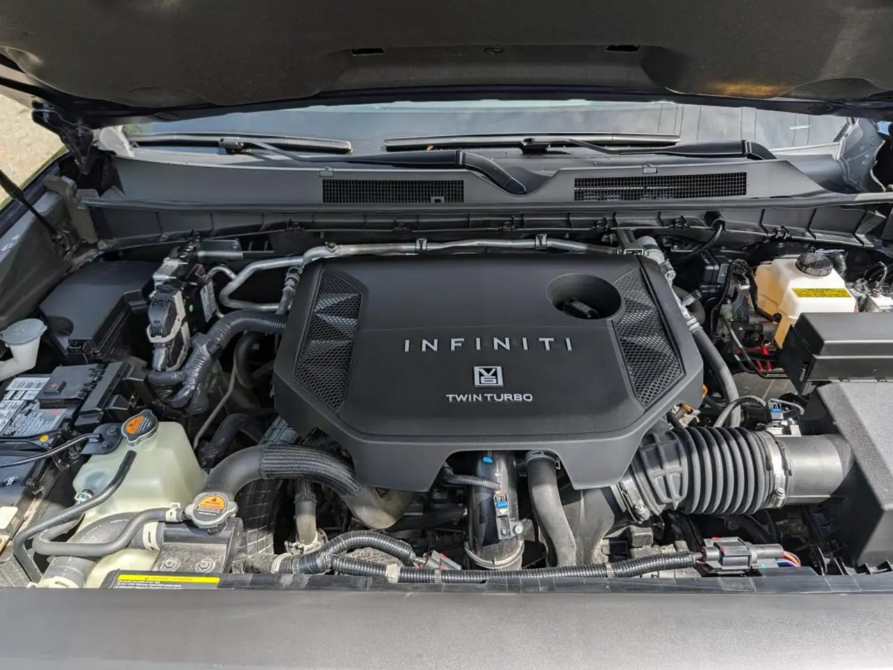 Infiniti QX80 снимка Infiniti QX80