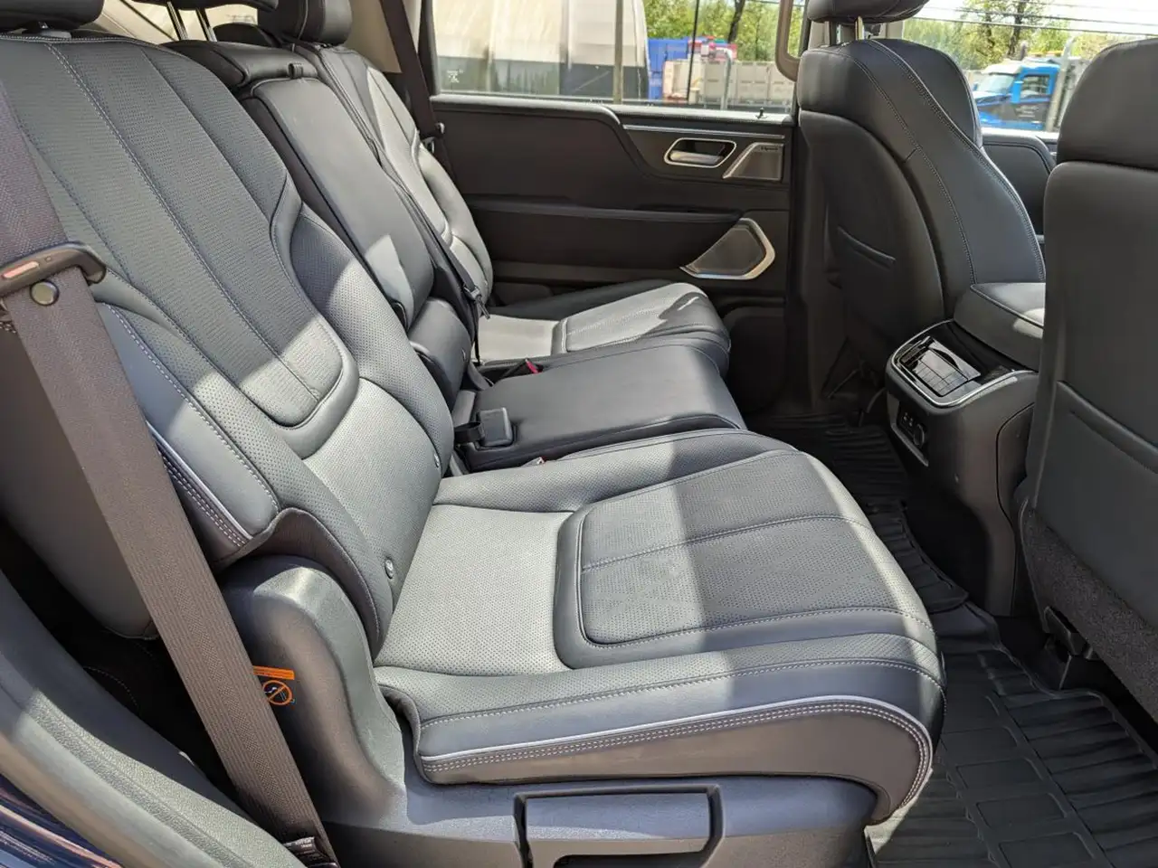 Infiniti QX80 снимка Infiniti QX80