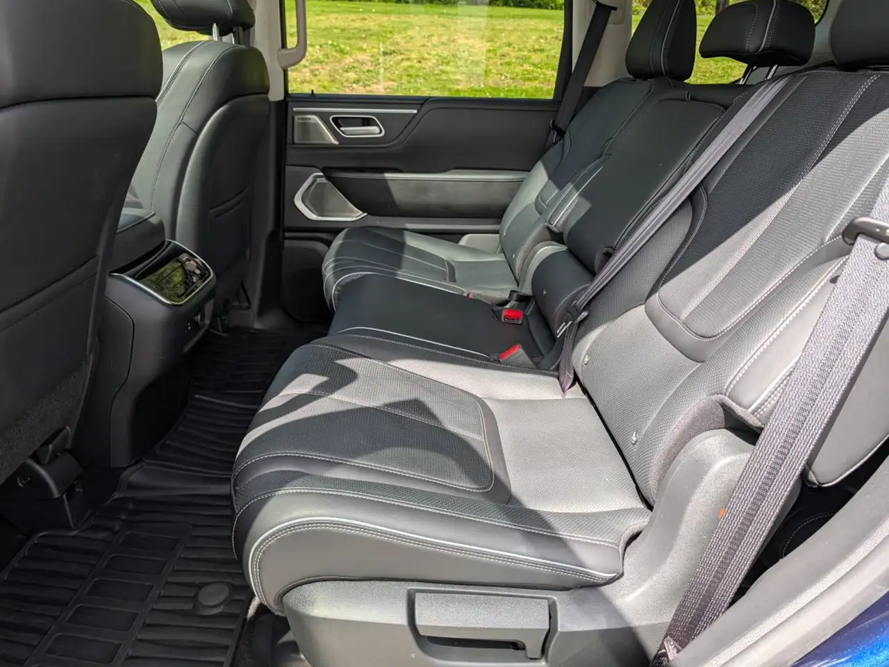Infiniti QX80 снимка Infiniti QX80