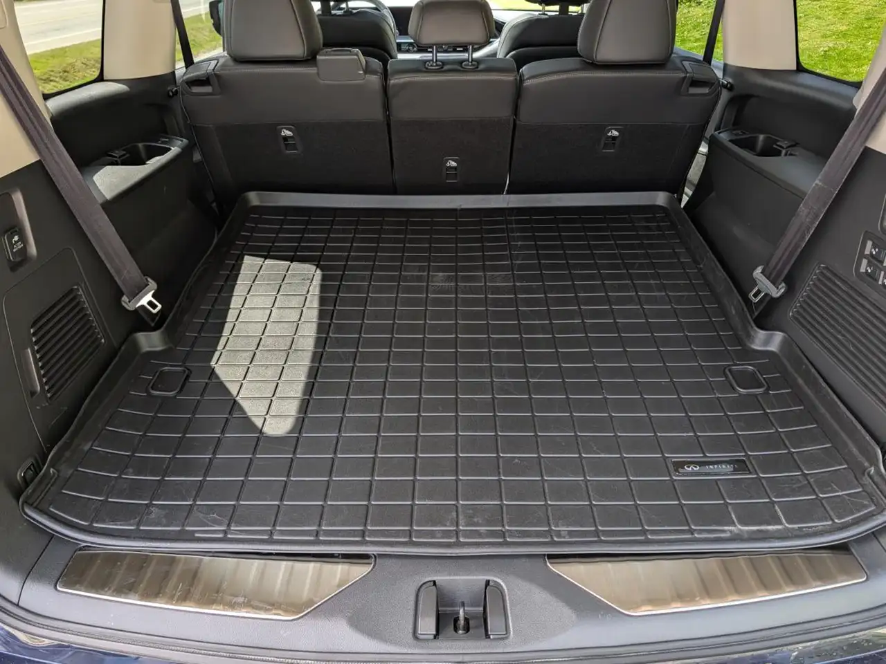 Infiniti QX80 снимка Infiniti QX80