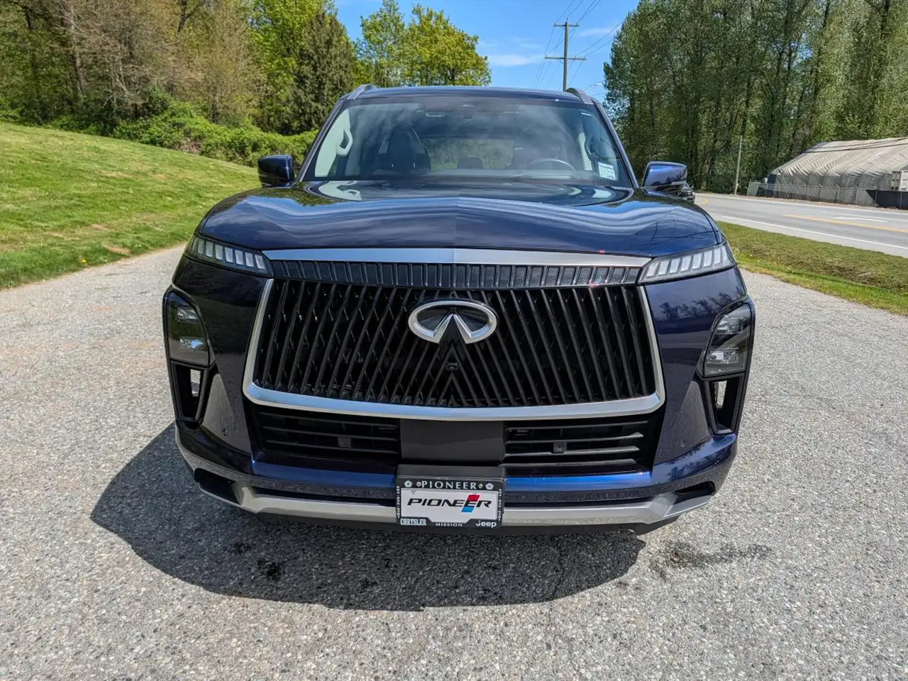 Infiniti QX80 снимка Infiniti QX80